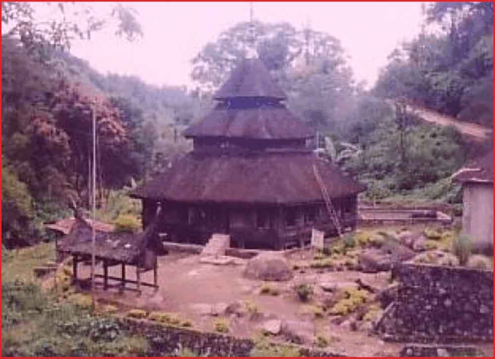 gambar-masjid-tua-atap-ijuk