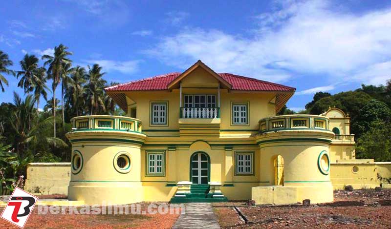 fOTO Istana Raja Ali Kepulauan Riau