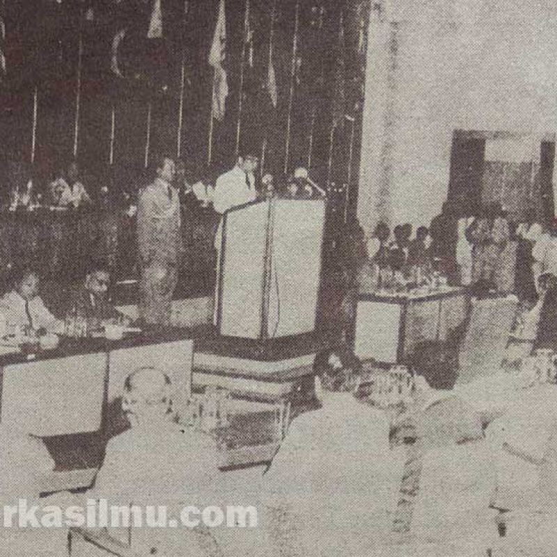 Presiden Sukarno berpidato pada pembukaan Konferensi Asia Afrika
