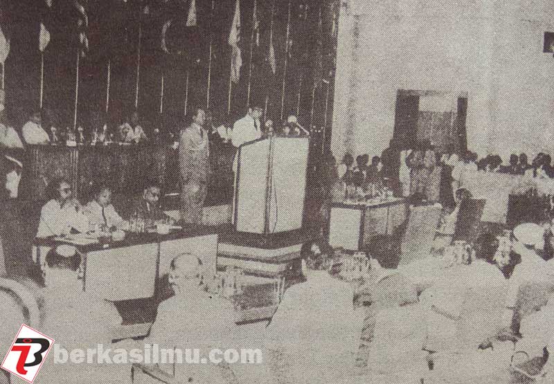Sejarah Konferensi Asia-Afrika dan Pelaksanaannya 1 Foto Presiden Sukarno berpidato pada pembukaan Konferensi Asia Afrika