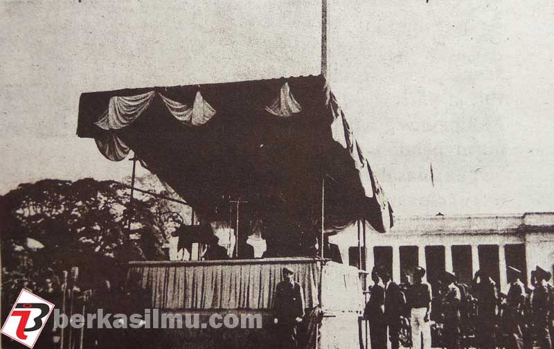 Presiden Sukarno mengumumkan Dwikora