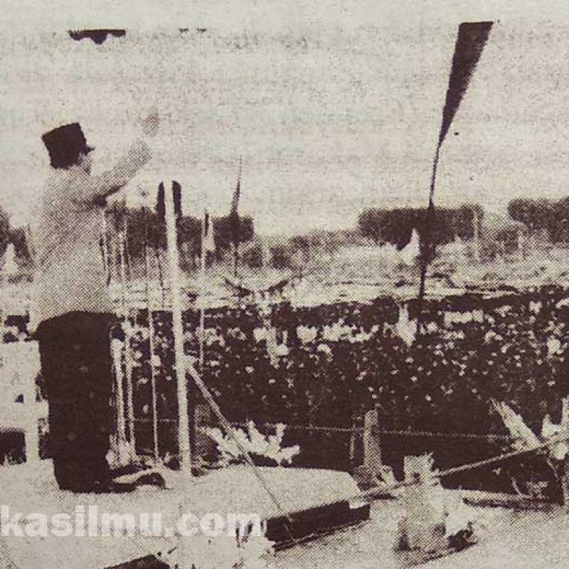 Presiden Sukarno mengumumkan Trikora