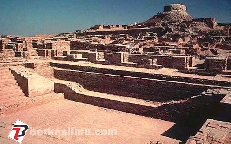 Peradaban Lembah Sungai Indus 2 Foto Reruntuhan arkeologis Moenjodaro