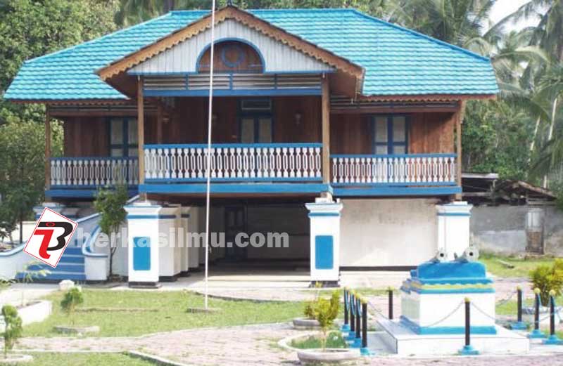 Foto Rumah Datuk Laksemana Daik